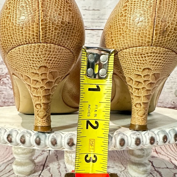 Salvatore Ferragamo Snakeskin Leather PointyToe  Pump Kitten 2” Heel Shoe Size 8 - Picture 11 of 16